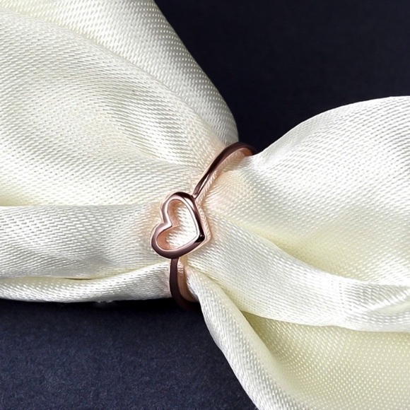 Rose Gold Heart Silhouette Ring - Picture 6 of 8